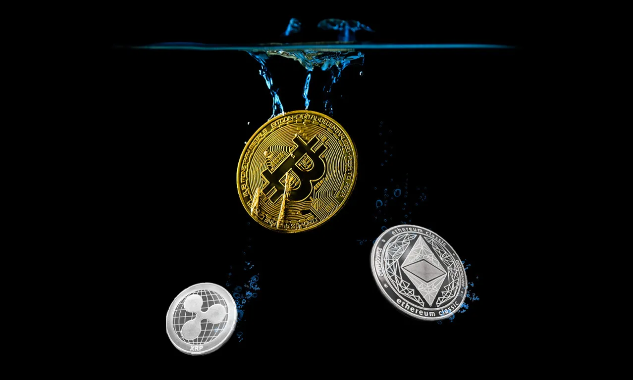 Биткойн, Эфириум и Риппл тонут в воде, символизируя рыночные тренды или колебания.