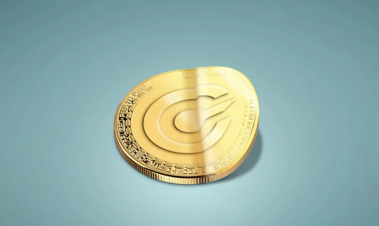 Zniekształcona złota moneta na jasnoniebieskim tle, symbolizująca zmienność rynku lub niepewność finansową.